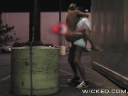  Nicole Aniston sex on the streets 14/16