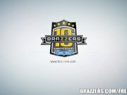 Sexy milf Lisa Ann gets pounded - brazzers 1/16