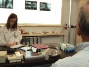 Glassed brunette pimp suck old man dry 1/16