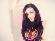 Brunette babe Kendall shows off her perfect body 4/16