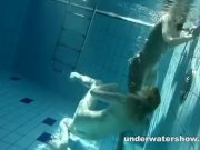 Underwater Show - Zuzanna and Lucie playing underwater 9/16