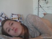 Revealing the tight pussy to the webcam fans 4/16