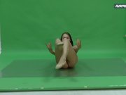 Big boobs Nicole on the green screen spreading 9/16