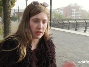 Lara genießt es, eins mit der Natur zu sein 13/16