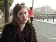 Lara genießt es, eins mit der Natur zu sein 5/16