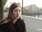 Lara genießt es, eins mit der Natur zu sein 9/16