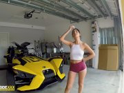 Roadside - cheating gf fucks her mechanic for cash 1/16