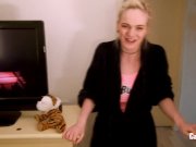 GETTING HIGH WITH MY STEPSISTER WONT TELL MOM! 9/16