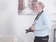 Sexy babe obeys old photographer who tells her to undress 3/16