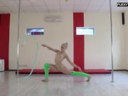 Teen sexy gymnast absolutely nude in front of the camera! 11/16