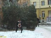 bbw milf peeing in public 14/16