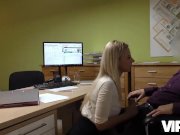 VIP4K. El hombre esta listo para darle dinero a la chica si ella lo hace co 5/16