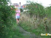 Blonde Pissing In The Field 15/16