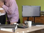 LOAN4K. La graziosa esile Katy Rose si fa trapanare la figa da un 16/16