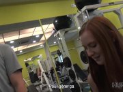 HUNT4K. Pobre chico deja que su novia Linda Sweet se folle a un extraño 7/16