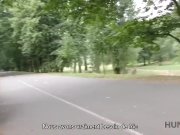 HUNT4K. Nice Liliane rend service à un étranger et est payée 1/16