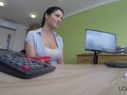 LOAN4K. L'agente non può resistere di fronte al bellissimo corpo 6/16