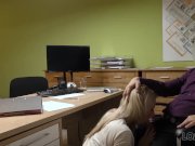 LOAN4K. La traviesa Nathaly le da su coño afeitado al agente de préstamos 11/16