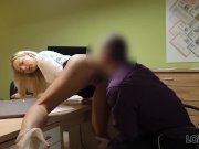 LOAN4K. La traviesa Nathaly le da su coño afeitado al agente de préstamos 14/16