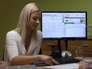 LOAN4K. La coquine Nathaly donne sa chatte rasée à un agent de crédit 7/16