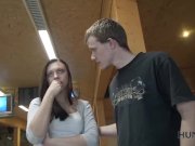 HUNT4K. Reicher Kerl trifft armes Paar beim Bowling und fickt Mädchen hart 1/16