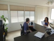 LOAN4K. Süße Sache Abby hat Sex mit Fremden, um das nötige Geld zu bekommen 1/16