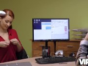 VIP4K. Isabella donne son vagin rasé pour baiser pour obtenir un gros prêt 7/16