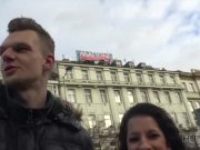 HUNT4K. Hunter trifft ein nettes Mädchen in Prag und fickt sie gegen Bargel 1/16