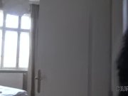 HUNT4K. Hunter trifft ein nettes Mädchen in Prag und fickt sie gegen Bargel 3/16