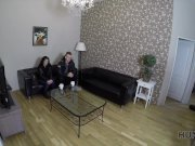 HUNT4K. Hunter trifft ein nettes Mädchen in Prag und fickt sie gegen Bargel 6/16