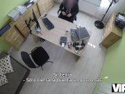 VIP4K. La rubia Katy espera obtener un préstamo, pero el agente quiere sexo 1/16