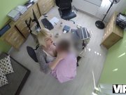 VIP4K. La rubia Katy espera obtener un préstamo, pero el agente quiere sexo 8/16