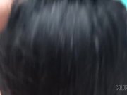 HUNT4K. Jeune mauvaise chienne suce une bite et se fait ramoner 15/16