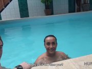 HUNT4K. Jeune mauvaise chienne suce une bite et se fait ramoner 4/16