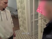 DEBT4k. Un petit ami découvre qu'une fille a dépensé beaucoup 3/16