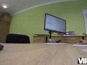 VIP4K. Chick quiere abrir una tienda en línea, ¿por qué folla por un présta 1/16