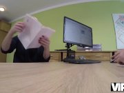 VIP4K. Si bébé veut obtenir un crédit, elle devrait faire plaisir à l'agent 1/16