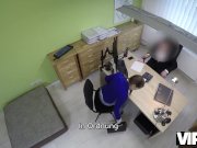 VIP4K. Das arbeitslose junge Baby kommt zur Kreditagentur und wird schmutzi 1/16