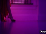 Deeper. Twinlike Blondes Riley & Elsa have intense threesome 6/16