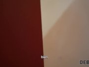 DEBT4k. Lassie de pelo largo hace todo lo que el agente de préstamos quiere 1/16