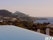 VIXEN Trophy Wife Honour has fun while husband is away 1/16