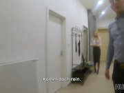 HUNT4K. Teen in strengen Anzug und sexy Dessous zeigt ihre sexuellen 1/16