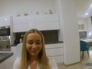 HUNT4K. Teen in strengen Anzug und sexy Dessous zeigt ihre sexuellen 5/16