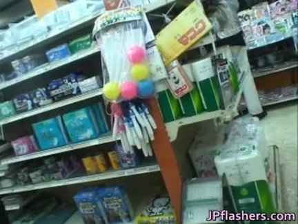 Лесбиянки любят страпон в анале