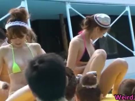 Член голодный азии шлюхи сосёт, ебёт