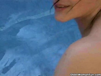 Арабку с большими сиськами трахает парень с большим членом