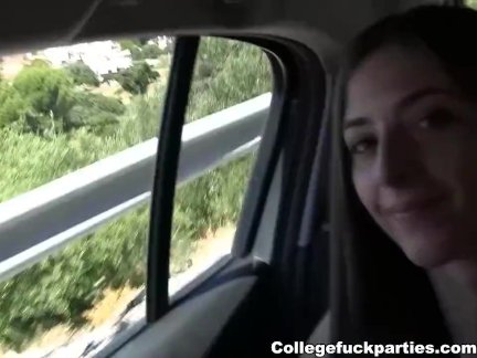 Парочка занялась жарким сексом в гостиной