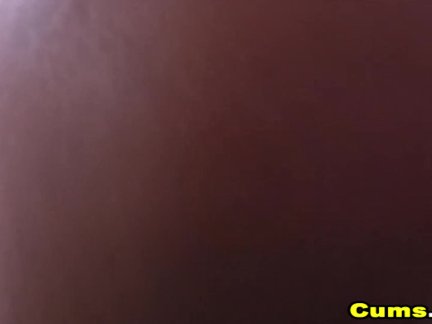 Детка ебёт ее мокрая киска и жопа