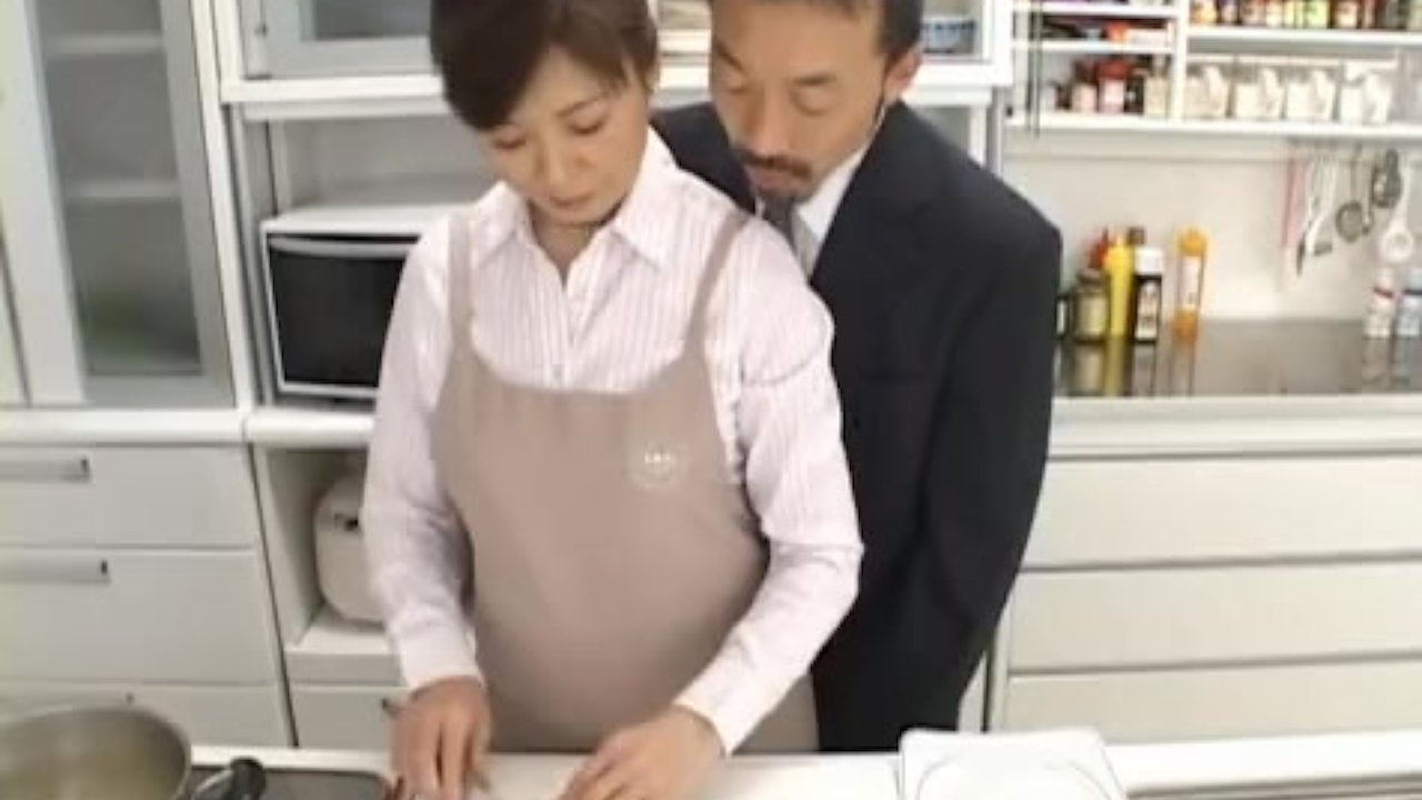 ◆恥辱｜神津千絵子◆『あっあぁぁーッ♡』料理番組で先生にエッチなイタズラをする進行係のオヤジ。。気持ち良さそうだけどネ♪