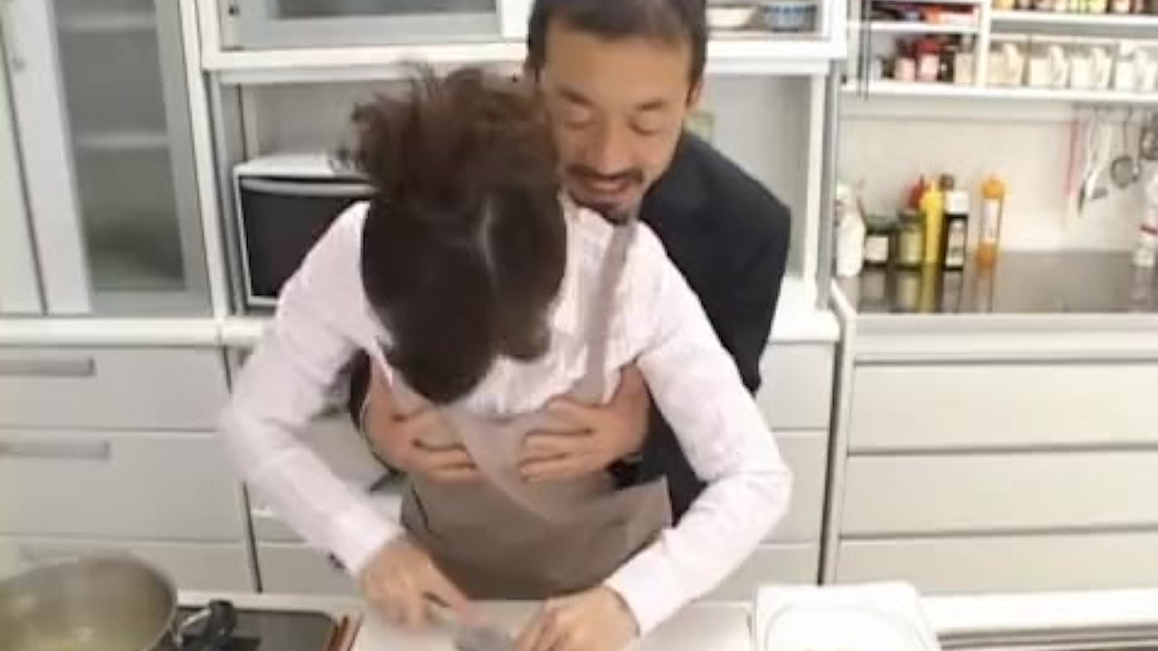 ◆恥辱｜神津千絵子◆『あっあぁぁーッ♡』料理番組で先生にエッチなイタズラをする進行係のオヤジ。。気持ち良さそうだけどネ♪